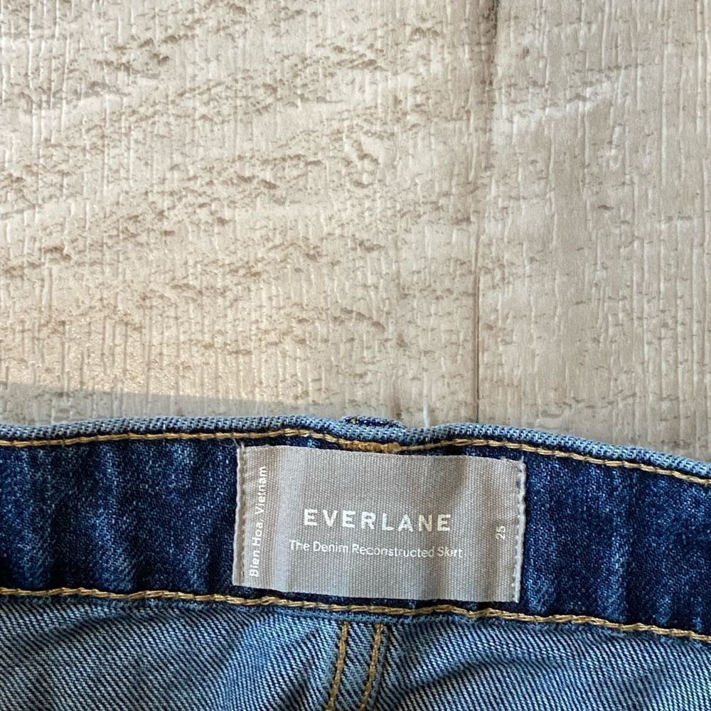 Everlane The Denim Reconstructed Skirt Blue Distressed Raw Hem Mini Skirt 25" - Picture 2 of 4